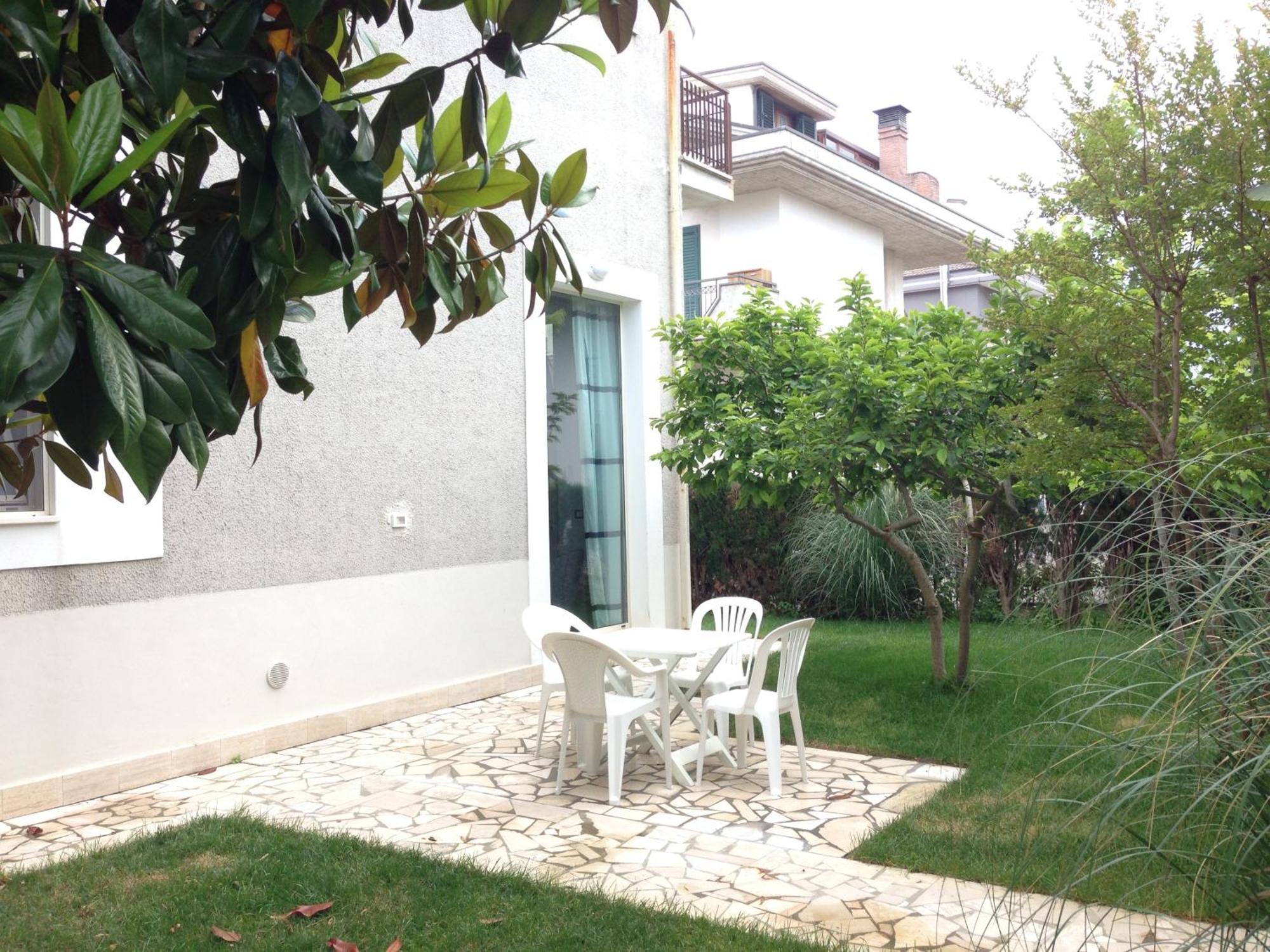 Loft 3, A 150 M Dal Mare, Pineto Centro Apartment Luaran gambar